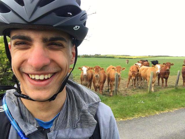 回家的航班被取消,希腊男子狂踩自行车48天横跨5个国家回故乡