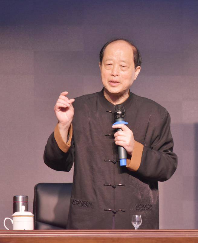 雄安保府酒业搭台白酒大师赖登燡主讲,一场白酒培训会释放了哪些信息?