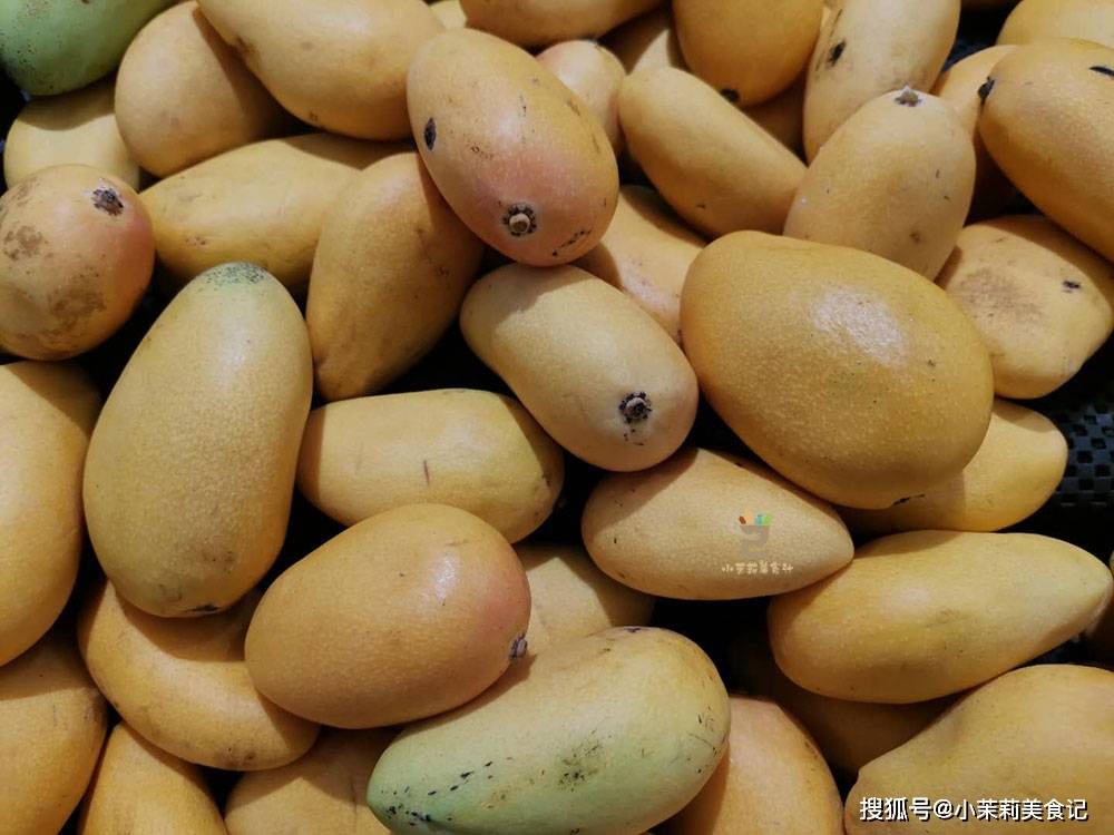 买芒果时专挑"公"的,肉多核小味道好,教您几招,一挑一个准