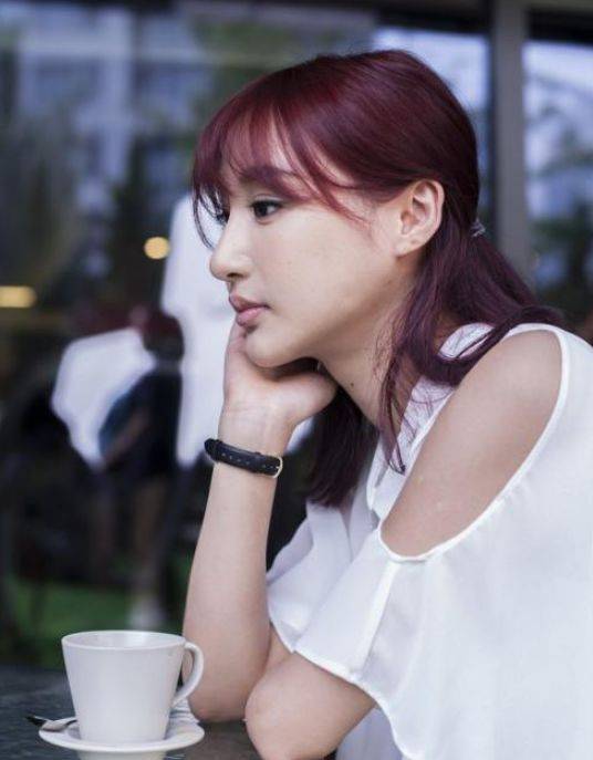 的地方,而今天这位女星,她是足球宝贝冠军,却为了黄谱约旱难菀帐乱