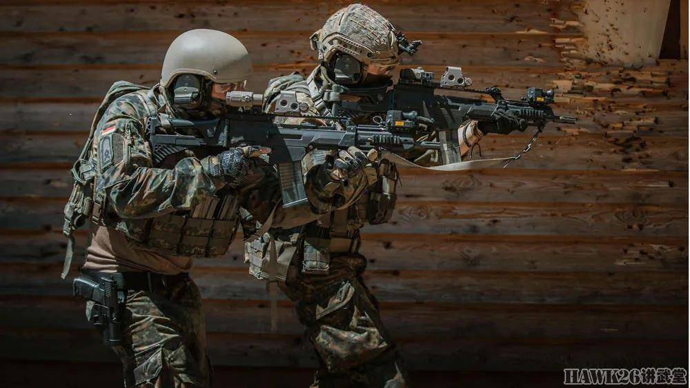 德军egb部队近距离战术演习 使用实弹训练 水平与特种部队看齐