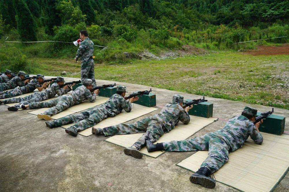 实弹射击!普定县中·幼医疗集团组织基干民兵参与打靶训练活动