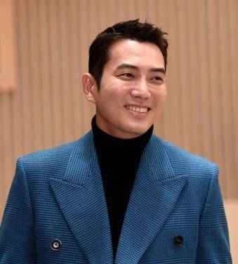 朱相昱42岁仍帅炸天 车艺莲为其庆生 出演霸道总裁却是穷苦出身