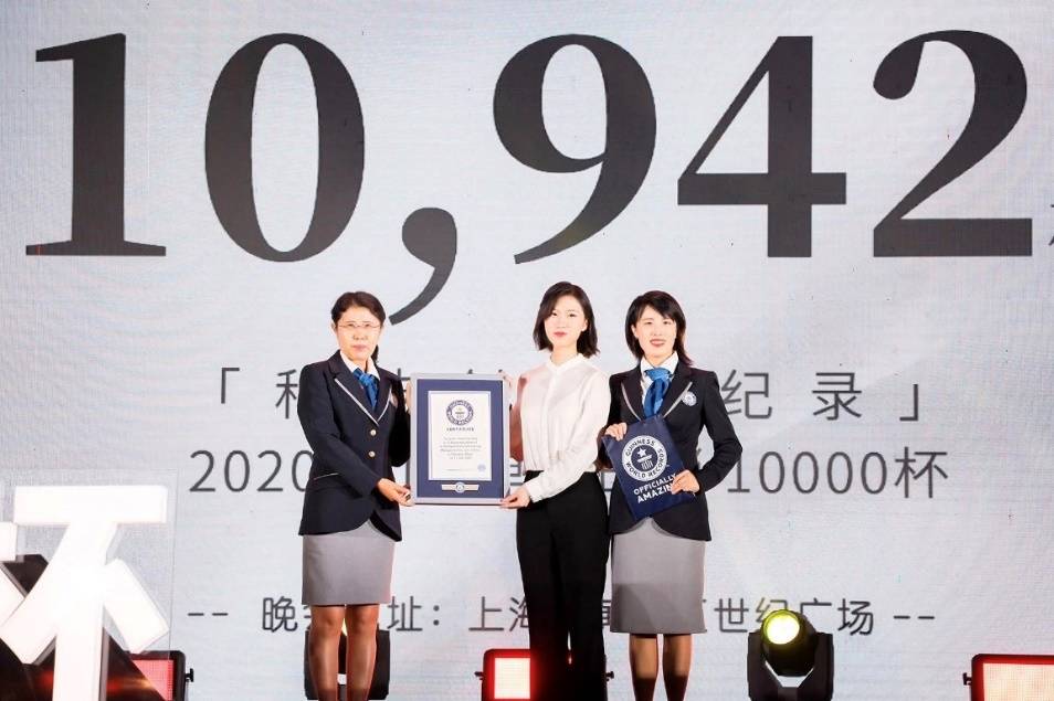 斟茶记创造吉尼斯世界纪录称号,23岁美女创始人创造奇迹