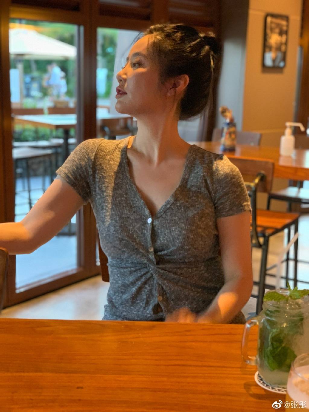 美女明星张彤的图集