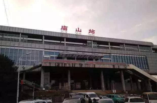 公交车的情况下,从山坡东站到纸坊东站每天只有早上九点多的一个车次