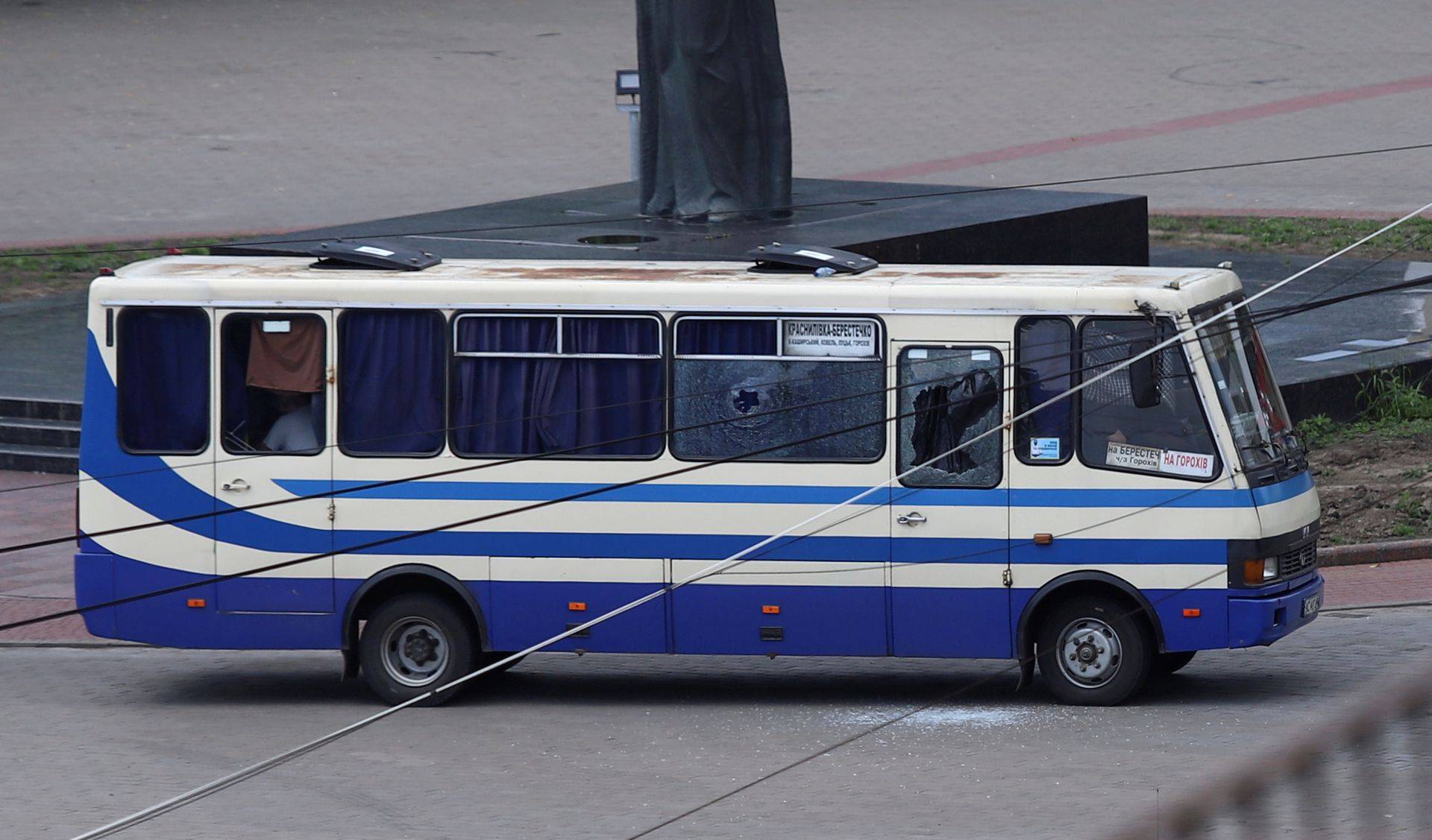 乌克兰公交劫持事件:总统被迫录制视频装甲车出动