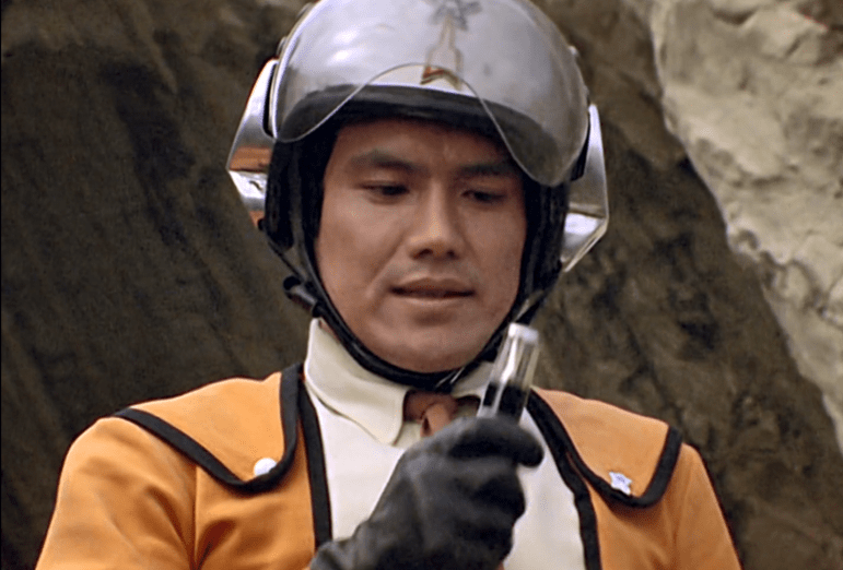 怪兽酋长发起总进攻,初代奥特曼胸口被怪兽羽毛射中_皮克蒙