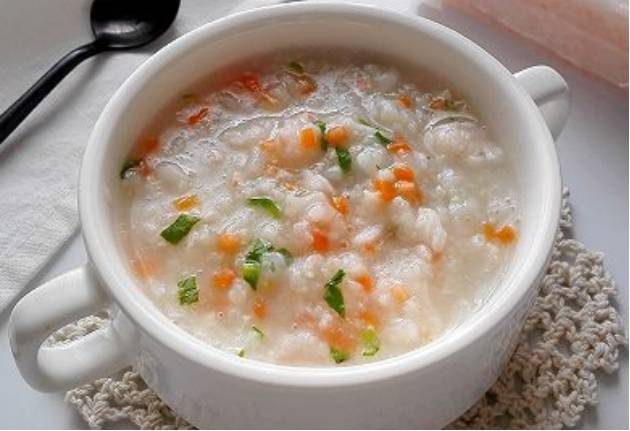 精选美食胡萝卜虾仁粥泡椒板筋葱油豆腐皮韭菜鸡蛋饼的做法