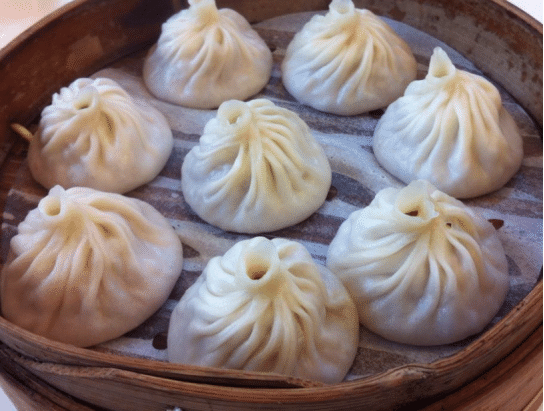 可以流汤汁的灌汤小笼包,吃起来汤汁鲜味浓郁,十分好吃