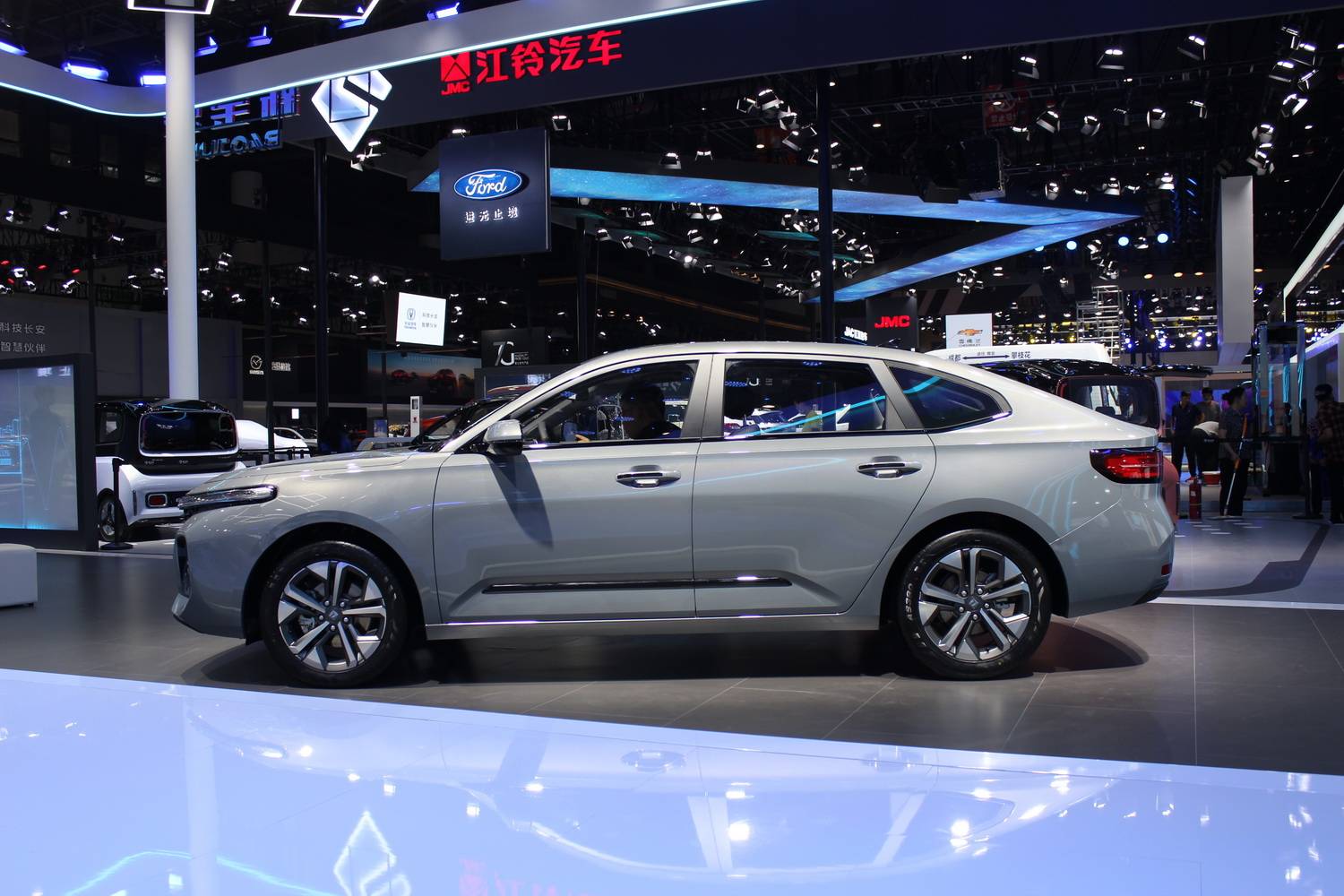 2020成都车展探馆:新宝骏rc-5/rc-5 w亮相