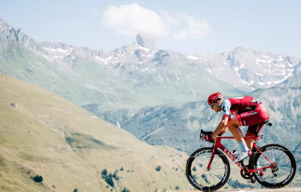 公路车是让你握下把骑行的