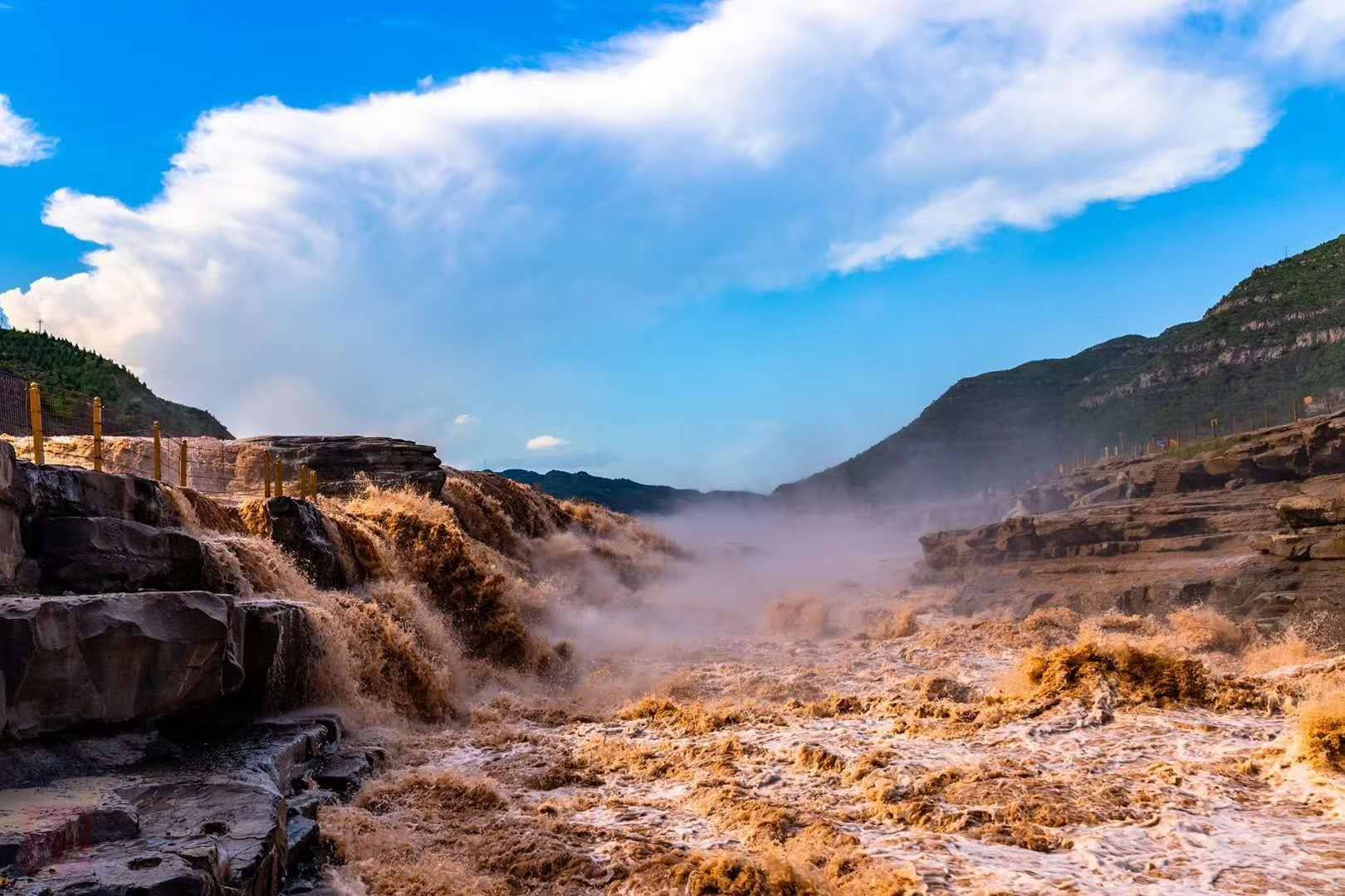 七月陕西壶口黄河之水天上来
