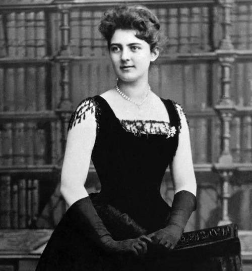 经济结构发生巨变,出现了诸如摩根财团,洛克菲勒财团等大型托拉斯组织