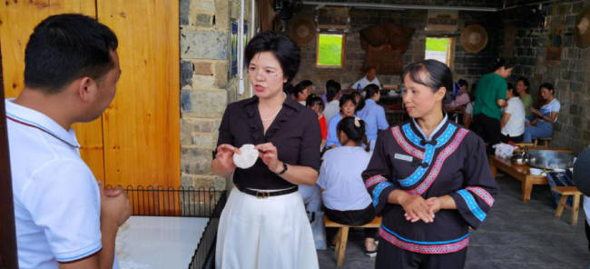 原创全州县美女县长朱鹃屏直播带货 赠送百万旅游福利