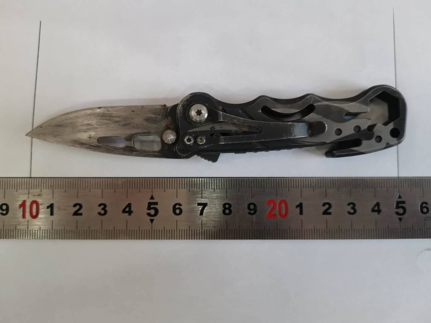 江西:24小时内查获多把管制刀具 铁路警方提醒乘车禁带违禁品