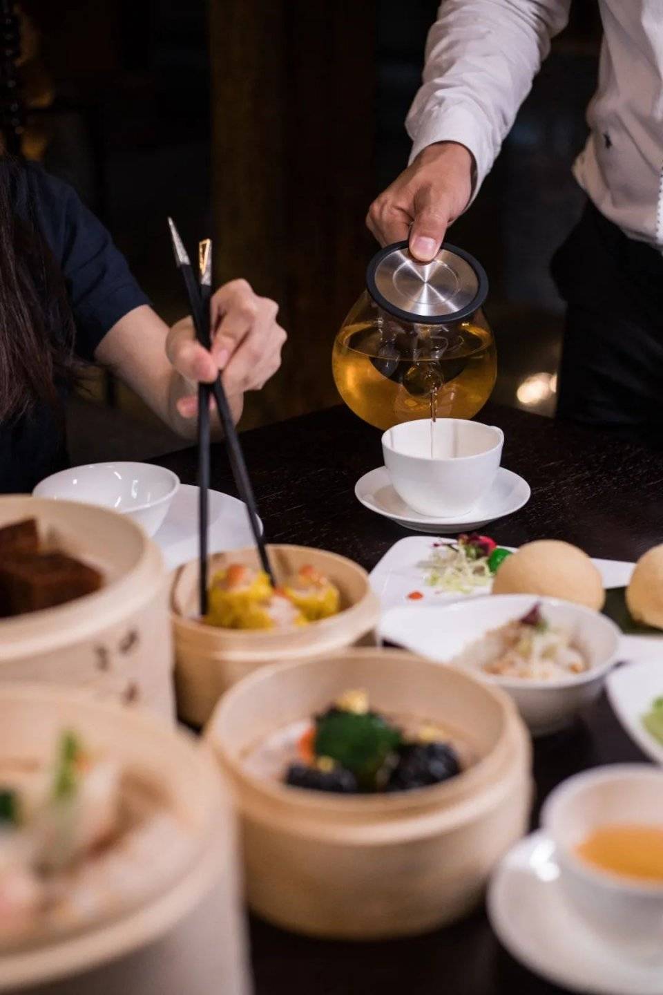 叹五星级早茶!连虾饺都镶金的!