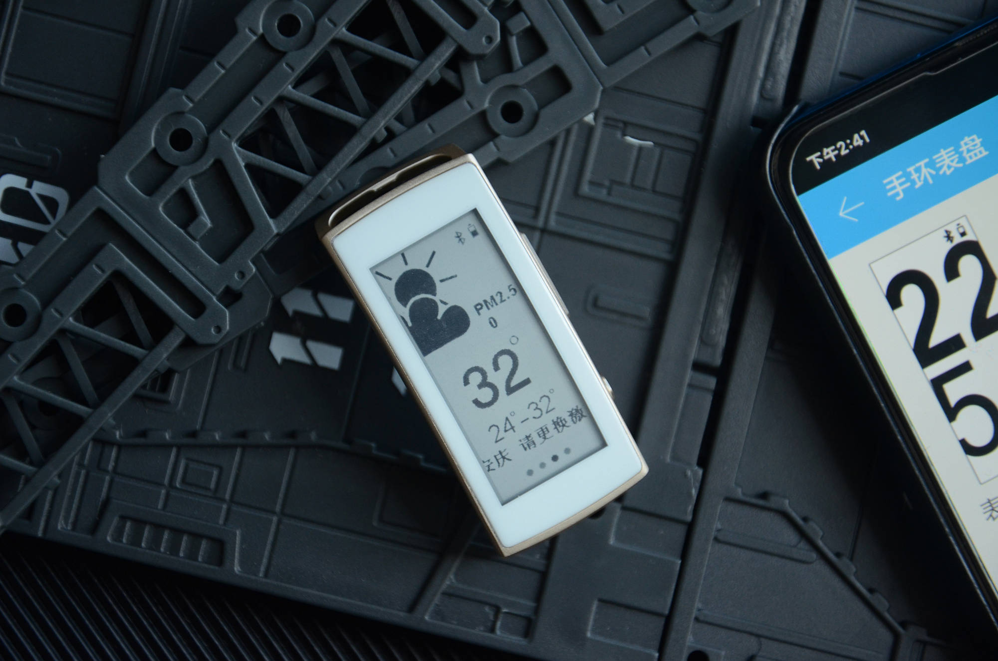 原创怀旧开箱联想墨水屏vb10智能手环全天候不熄屏续航7天