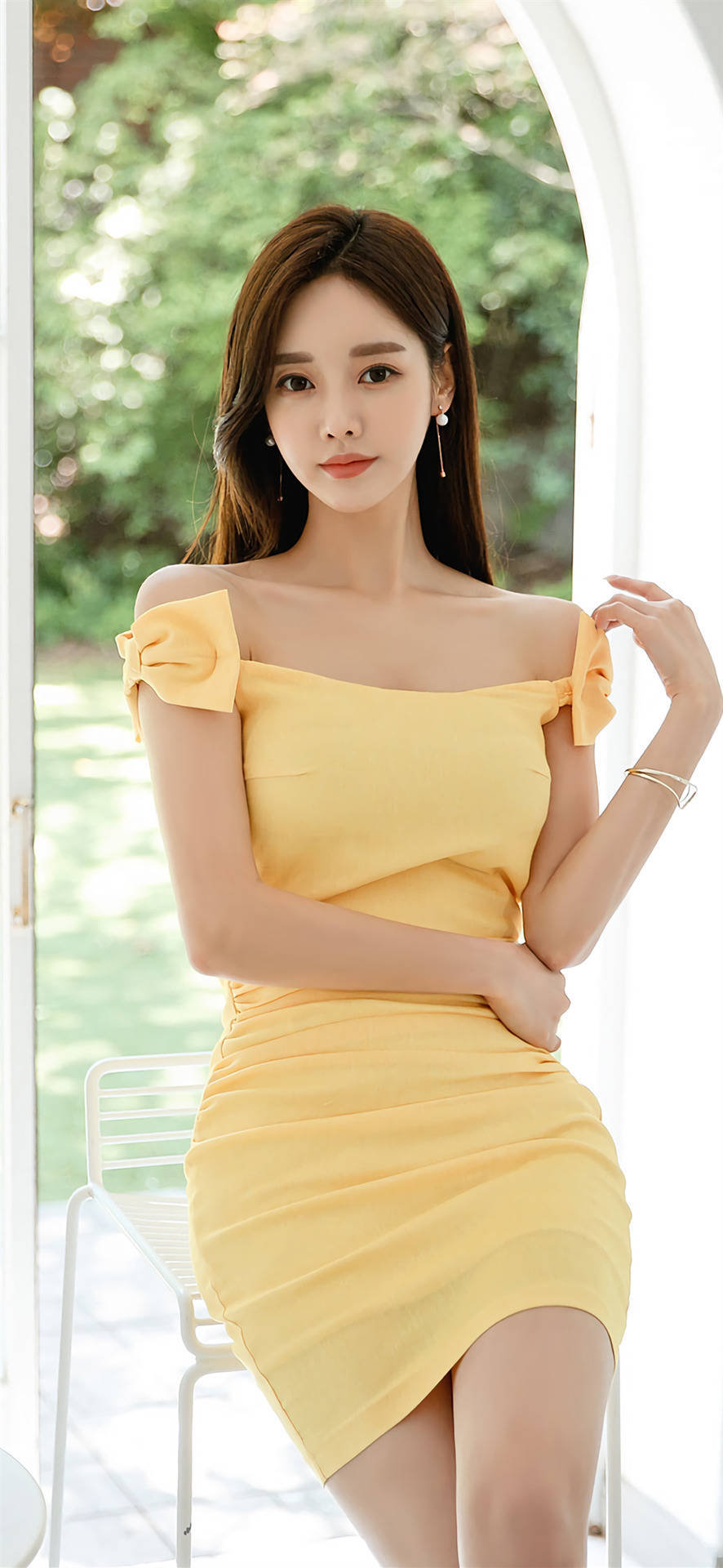 韩国模特孙允珠这款极具醒目清纯的米黄色连衣裙美图