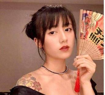 并且,黑尾酱之前还在社交平台上发表过"我本东京人"的言论,让很多网友