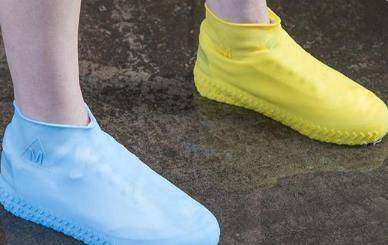 原创雨天出门鞋子总是会湿?口袋常备"小衣服",放心出门