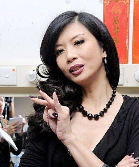 原创她凭"风月片"成影后,连成龙也没有追到手,如今57岁依旧单身!