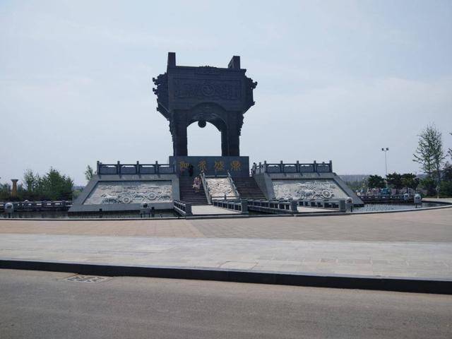 小二助力阖家欢,泗水盛鼎走一圈