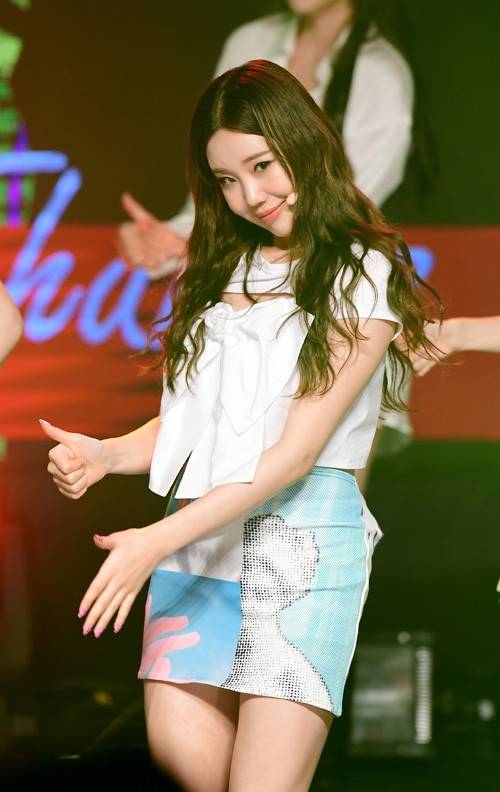 韩国女团momoland举行线上演唱会