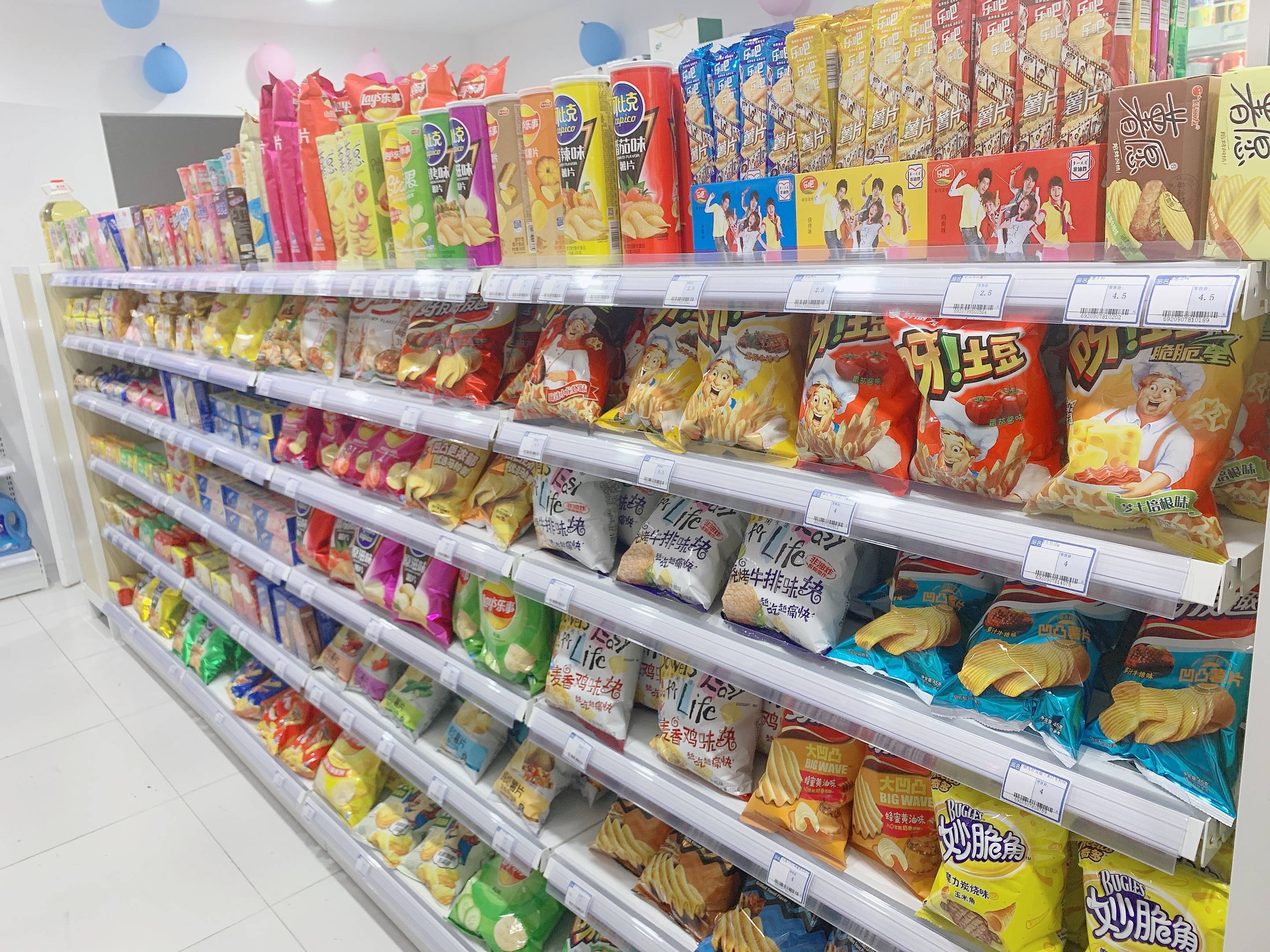 常去便利店购物的消费者通常对价格敏感度较低,并且近3年持续降低.