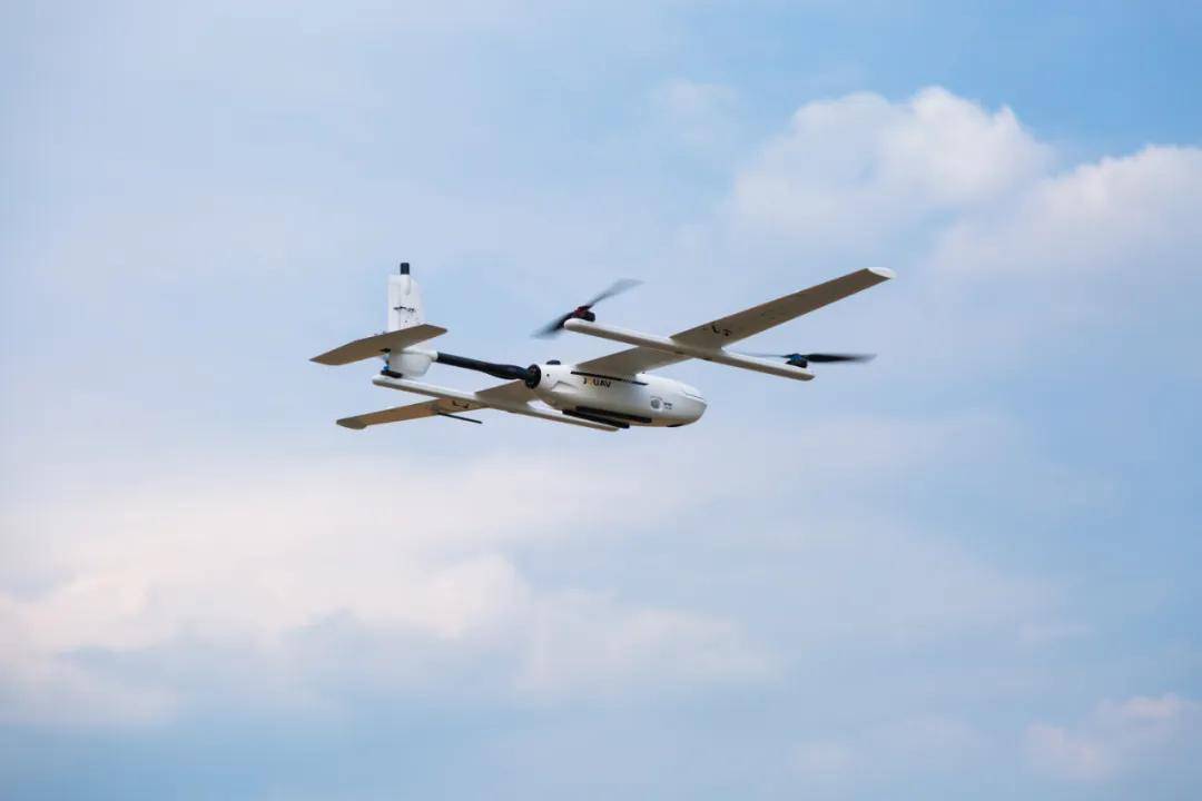 纵横大鹏无人机cw-007荣获2020红点设计大奖