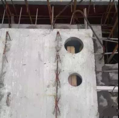 阳台排水洞口预留