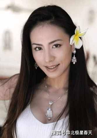 "蛇蝎美人"田丽:长相惊艳,身材火辣,却经历了被家暴,被出轨