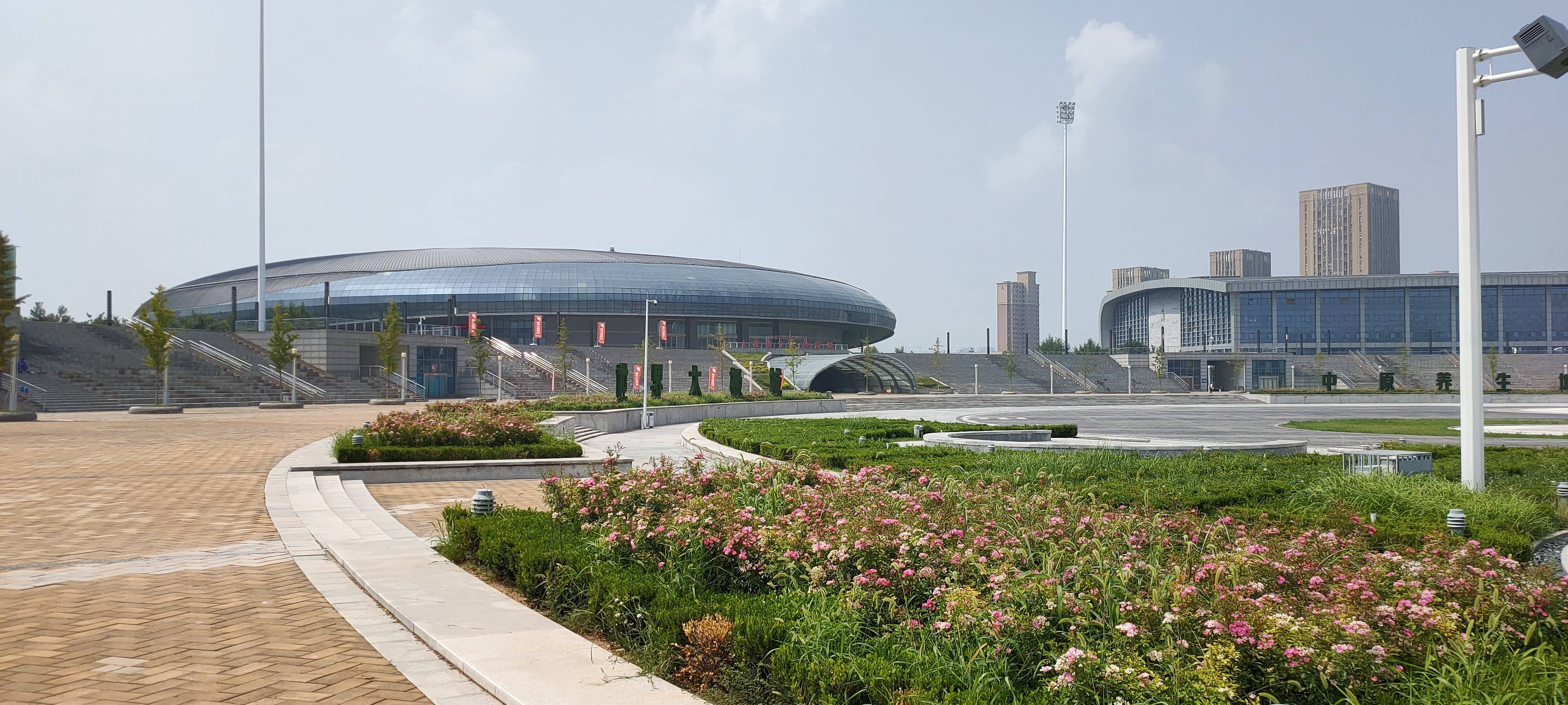 走进焦作太极体育中心,又让我想起来成龙的那首,"男儿当自强"