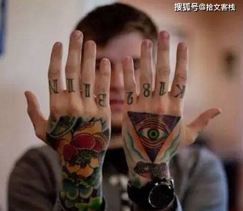 用鸽子血纹身为何平时看不出一喝酒生气才显现出来为什么