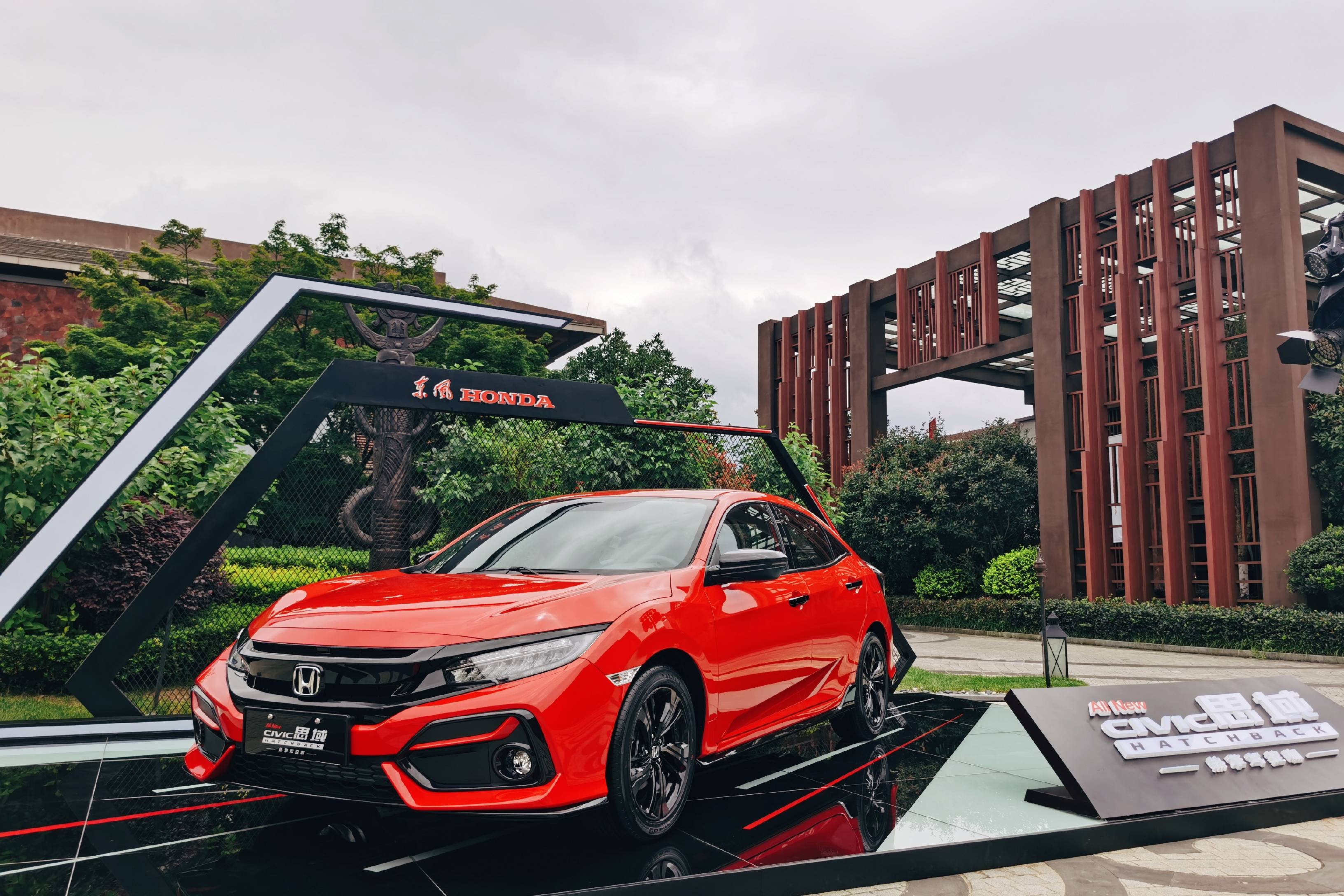 拥抱炙热信仰试驾全新civic思域hatchback操控至上的掀背钢炮