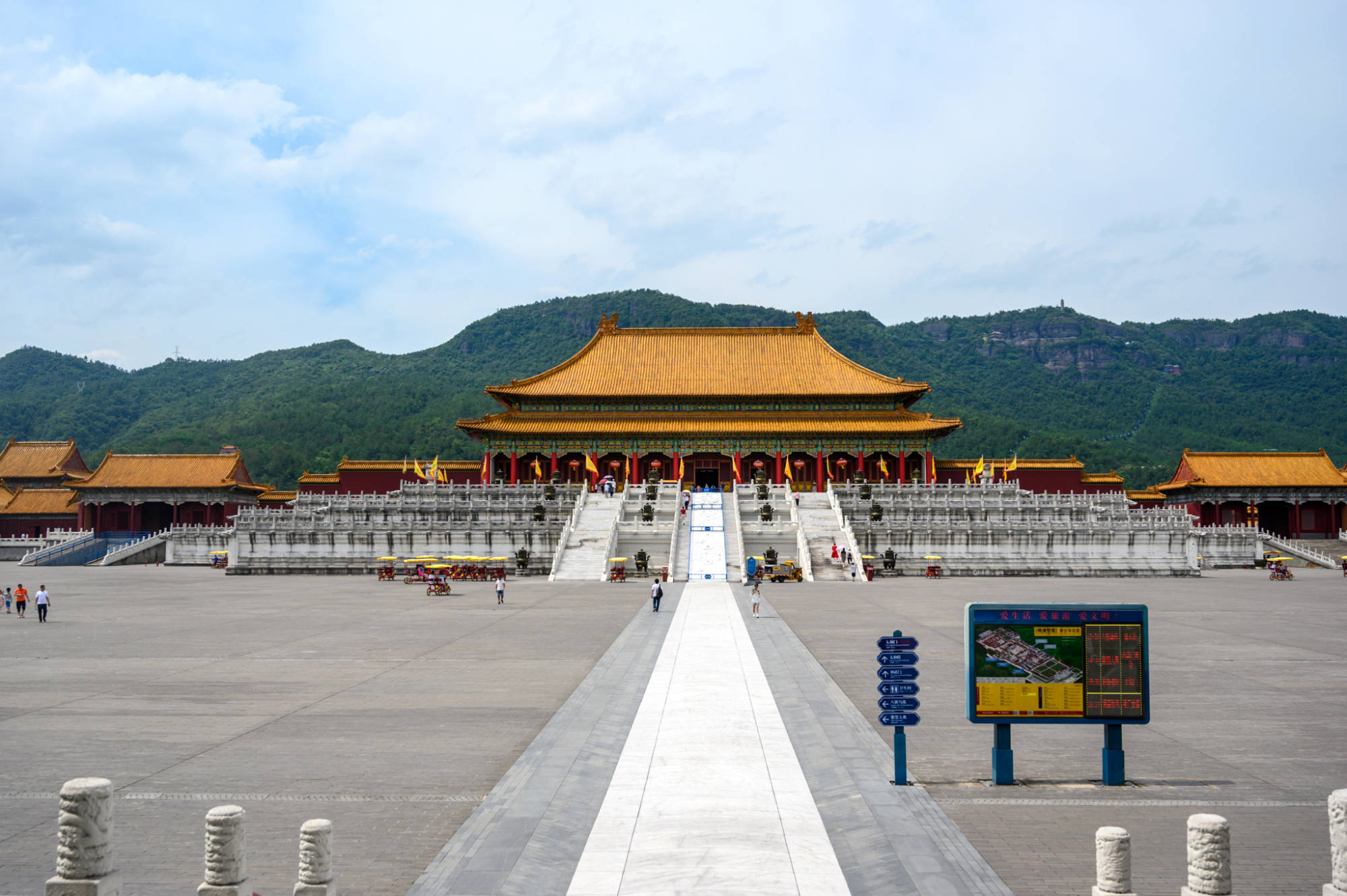 浙江藏了个"大横国",全球最大影视拍摄基地,被誉为中国好莱坞_横店