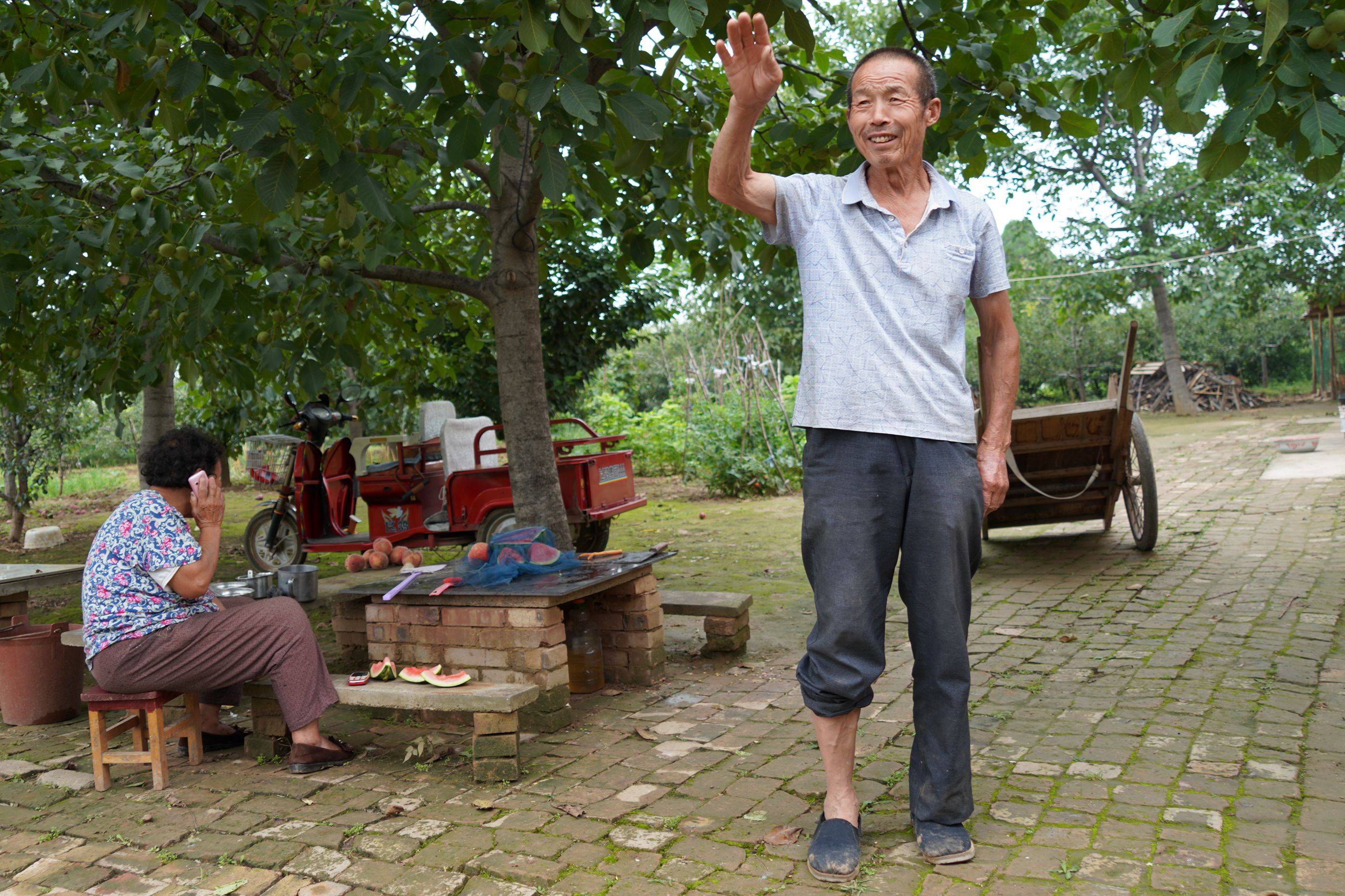 原创河南7旬大叔家有稀罕果冬天吃就像冰淇淋看啥样