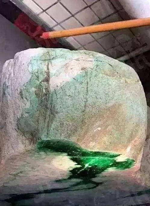 翡翠干货一一为什么说狗屎地里出高绿?