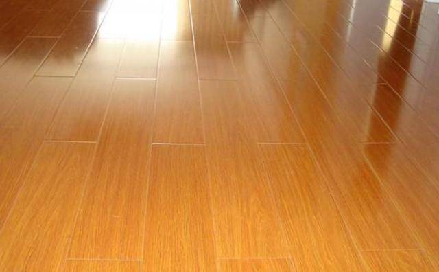 原创家里强化地板该如何清洁教你一招土方法擦的干净还能保护地板