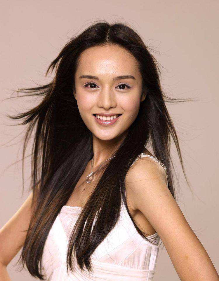 她曾经是当红演员,最后却嫁给了服务员,如今丈夫成为影帝!_饶敏莉