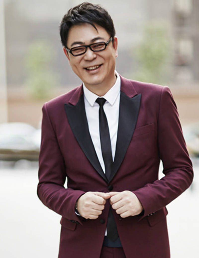 原创48岁高亚麟近照苍老,脸部发福有肿眼泡,状态不及大11岁宋丹丹?