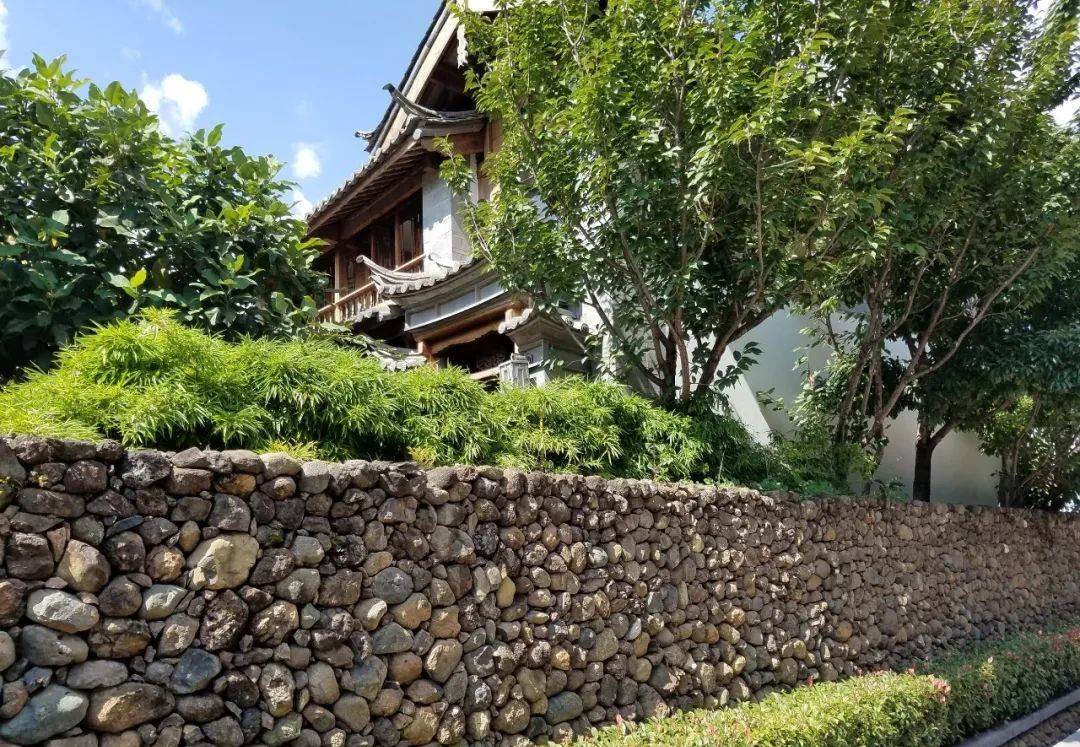 毛石墙干垒的做法!简单又美观,没什么施工经验的都能砌!_料石