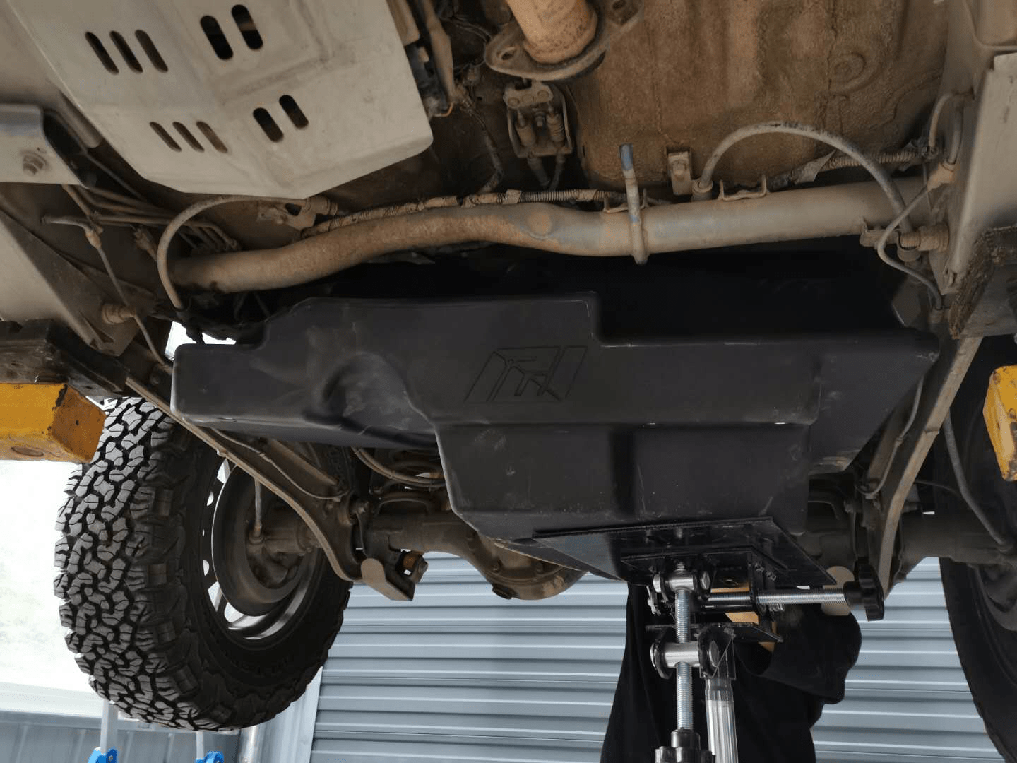 吉姆尼无损安装70升大油箱,续航可超800公里