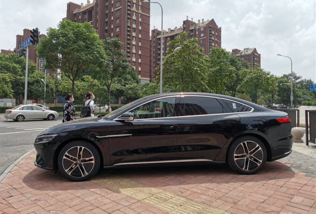 比亚迪汉ev全国首提试了下百公里加速果然比亚迪又虚标了