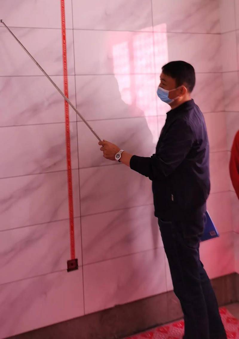 入伏天气,暑意正浓,成都尚层装饰工地送清凉