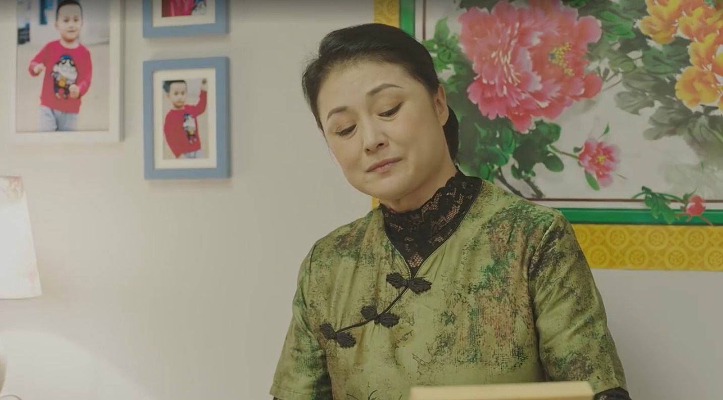 原创赵本山女儿与谢大脚长得太像两人同框直播揭秘相像原因