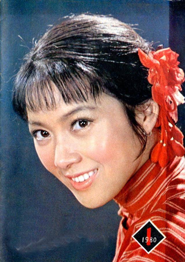 演过阿莲的李元华,也在这一年上映的电影《北斗》中,扮演了谢桂兰一角