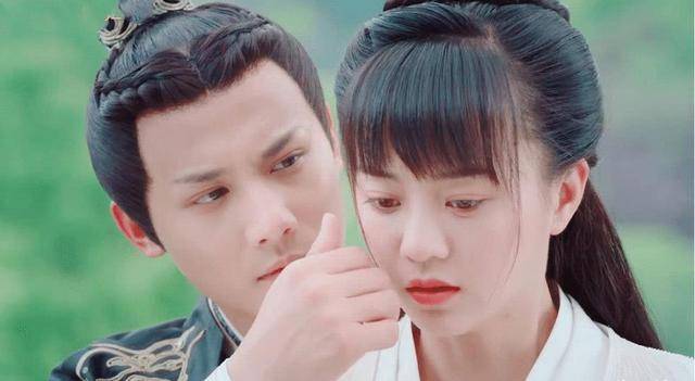电视剧就是《离人心上》,是由郑业成和胡意旋主演的一部古装奇幻爱情