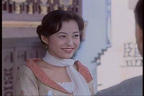 但是这部电视剧变动太大,十三姨不是嫁给了黄飞鸿,而是嫁给了黄麒英了