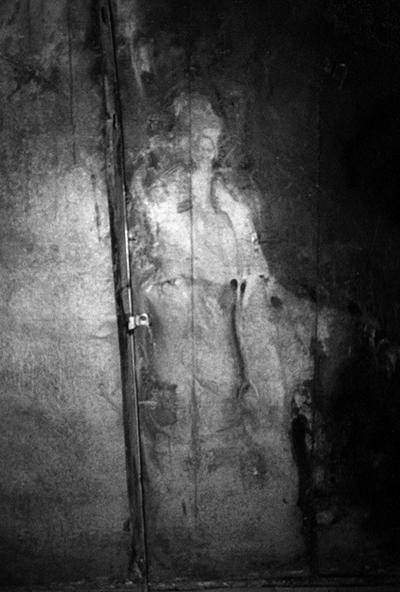 原创海湾战争中美军向防空洞投弹,致1000余无辜平民死亡,死者被影印